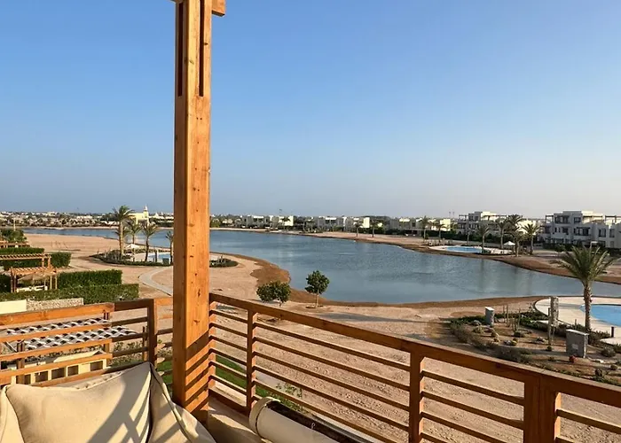 Lagoon View Shedwan With Pool View & Rooftop شقة الغردقة
